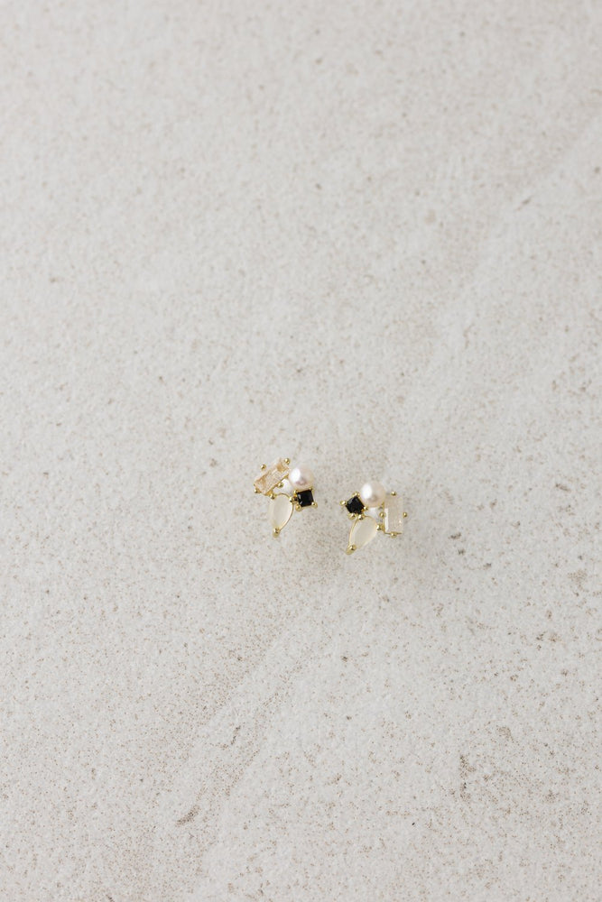 
                  
                    Gather studs - OCEAN MEET SKY
                  
                